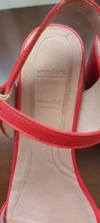 Sandalias Wonders Talla 37 Tachuelas Doradas