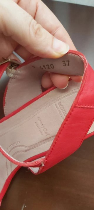 Sandalias Wonders Talla 37 Tachuelas Doradas