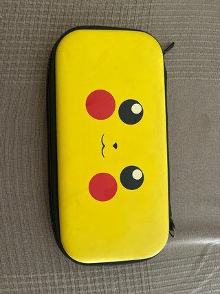 Nintendo Switch Lite  con funda Pikachu