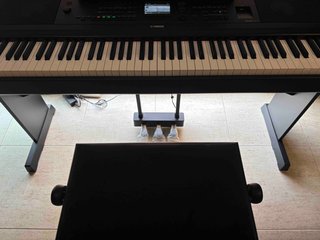 Piano Digital Yamaha DGX670 + Accesorios
