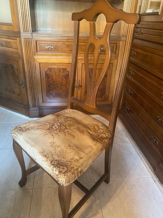 Mesa comedor, sillas y mueble de madera