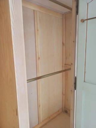 Armario madera 3 puertas beige y verde