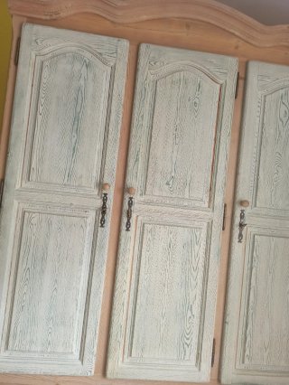 Armario madera 3 puertas beige y verde