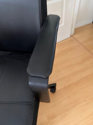 Sillón de oficina negro