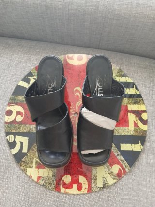 Sandalias piel tacón plataforma negras