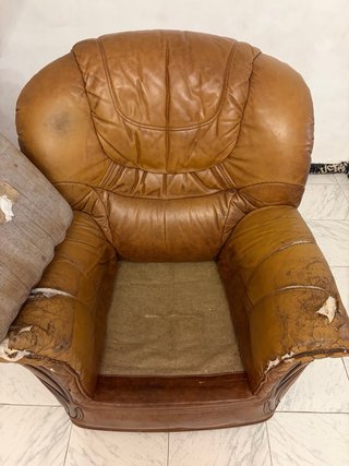 Sillón de piel. Parte de un tresillo, precio final