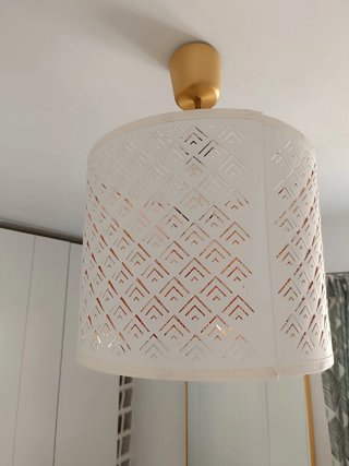 Lámpara de techo Ikea blanca y cobre