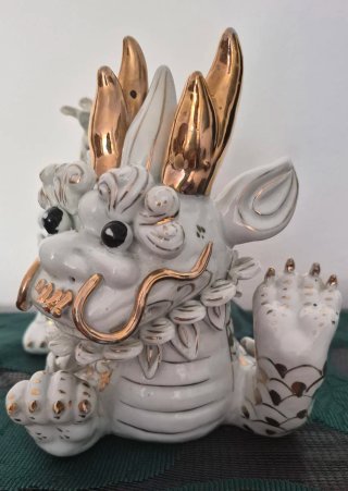 Figura Dragón Porcelana Dorada