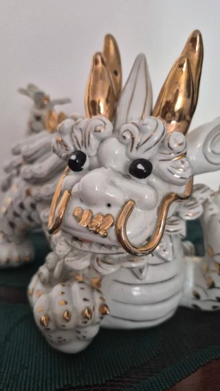 Figura Dragón Porcelana Dorada
