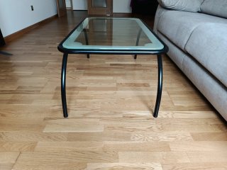 Mesa centro cristal y metal negra, impecable.