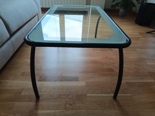 Mesa centro cristal y metal negra, impecable.