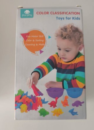 Juego de dinosaurios para clasificar colores