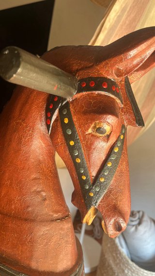 Caballito de madera antiguo