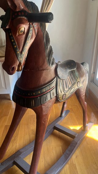 Caballito de madera antiguo