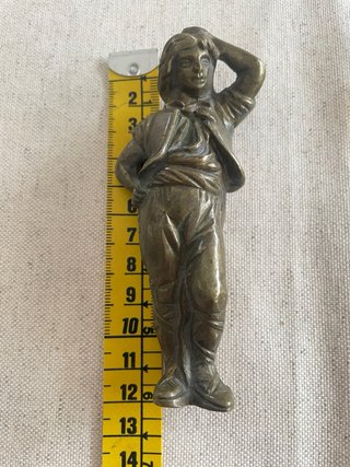 Figura costumbrista antigua de bronce