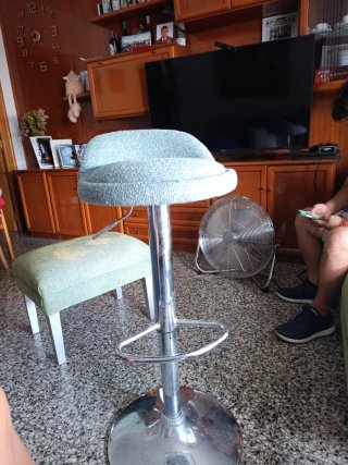Silla de mini bar azul y plateada