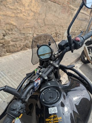 Royal Enfield Himalayan 450 Negra/Dorada
