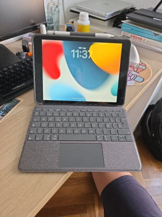 iPad 9ª Gen 256GB + Logitech Combo + Apple Pencil