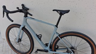 Bicicleta Gravel Cube