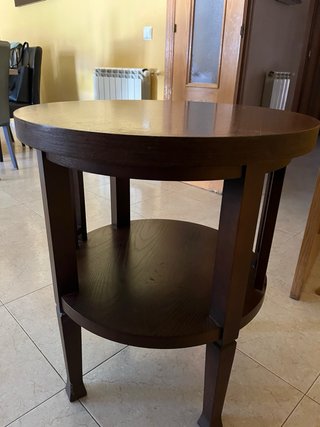 Mesita redonda wengue madera mide 60 x 60 cm