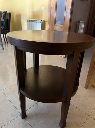 Mesita redonda wengue madera mide 60 x 60 cm