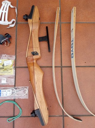 Doosung 68" Cartel con arco e frecce
