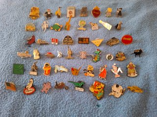 Lote 51 pins variados