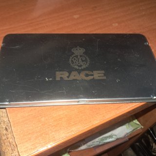Insignia RACE con estuche