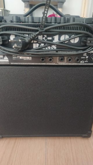 Roland Cube 100 BASS Amplificador Bajo