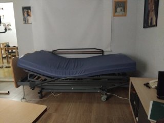 Cama articulada hospital