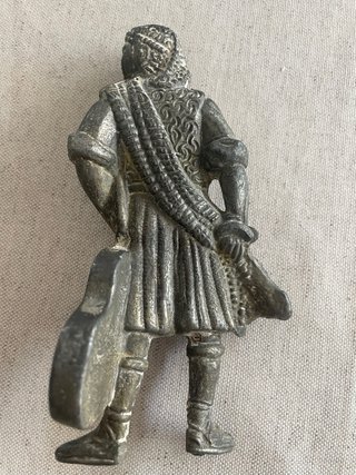 Figura antigua músico con guitarra metal fundido
