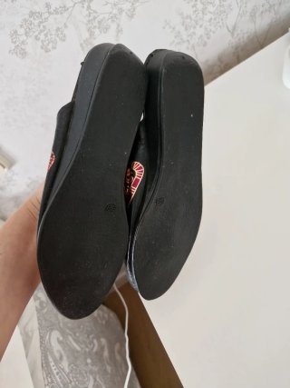 Zapatillas Egipcias Negras y Doradas