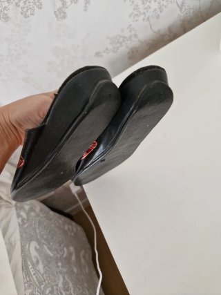 Zapatillas Egipcias Negras y Doradas