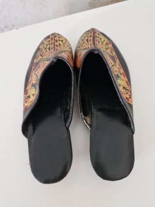 Zapatillas Egipcias Negras y Doradas