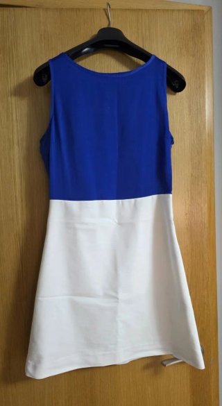Lote de 4 vestidos mujer. Talla M.