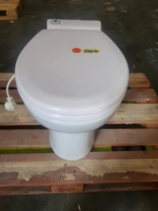 Baño SFA Sanicompact 54 WC con bomba
