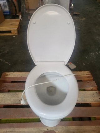 Baño SFA Sanicompact 54 WC con bomba