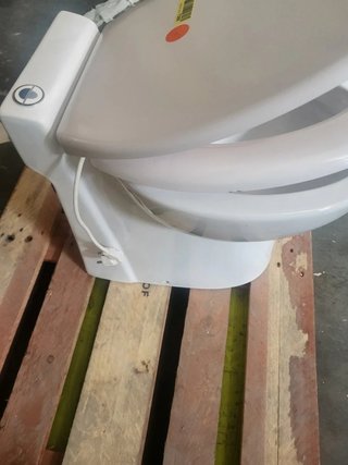 Baño SFA Sanicompact 54 WC con bomba