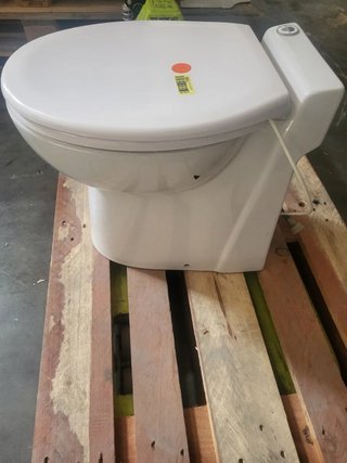Baño SFA Sanicompact 54 WC con bomba