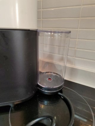 Cafetera Nespresso Vertuo Blanca y Negra