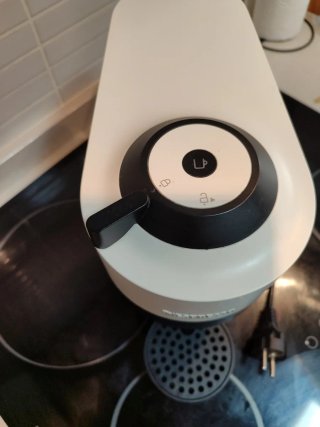Cafetera Nespresso Vertuo Blanca y Negra