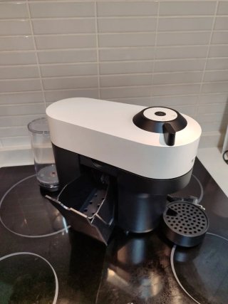 Cafetera Nespresso Vertuo Blanca y Negra