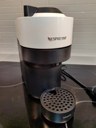 Cafetera Nespresso Vertuo Blanca y Negra