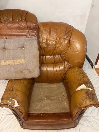 Sillón de piel. Parte de un tresillo, precio final