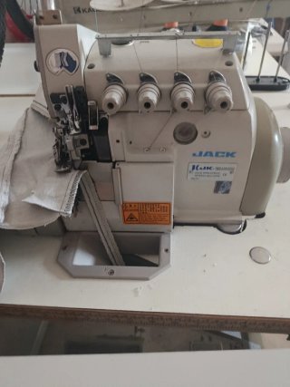 Máquina Overlock JACK 5 hilos