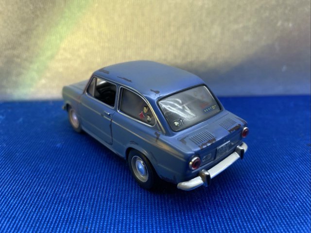 LOVELY HOT WHEEL COCHE SEAT 850 AZUL OSCURO 1:43