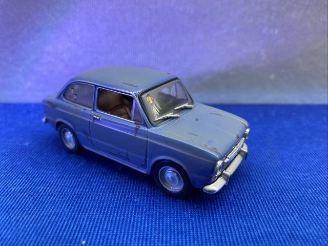 LOVELY HOT WHEEL COCHE SEAT 850 AZUL OSCURO 1:43