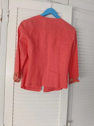 Vestido coral con pedrería