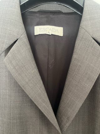 Traje de chaqueta y falda gris Talla 44