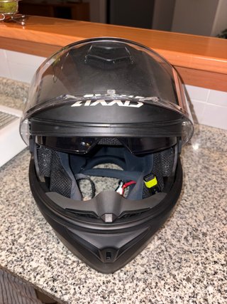 Casco de moto negro